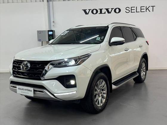 TOYOTA HILUX SW4 2.8 D-4D TURBO DIESEL SRX 7L 4X4 AUTOMÁTICO